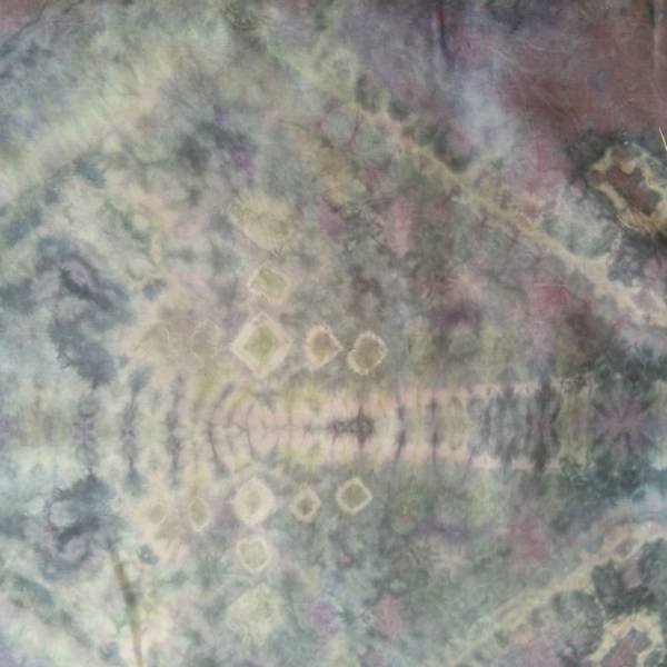 Esimese shibori tehnikas salli fragment